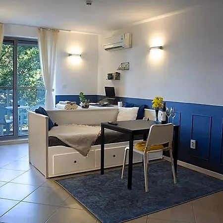 Cosy With Pool & Near Апартаменти